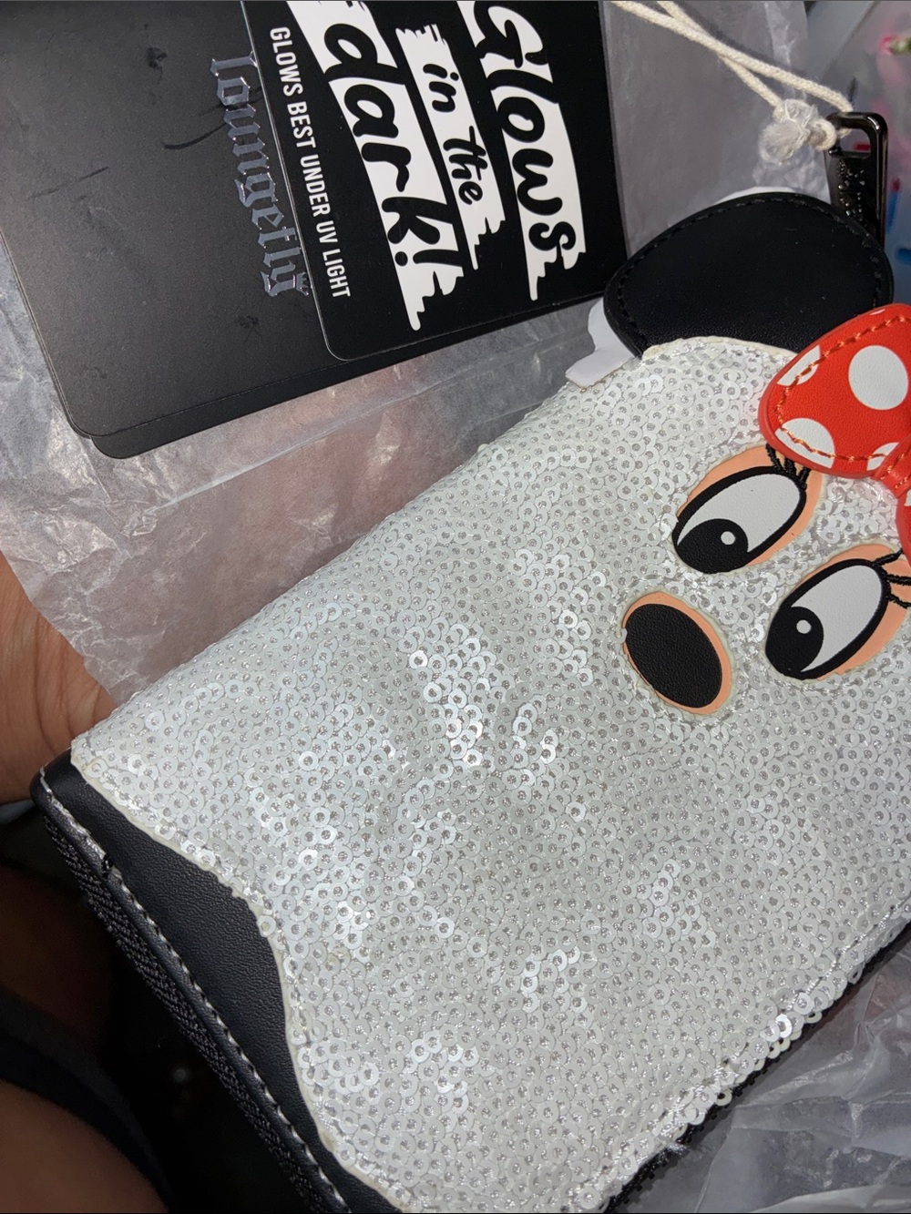 Loungefly Minnie glow in the dark wallet